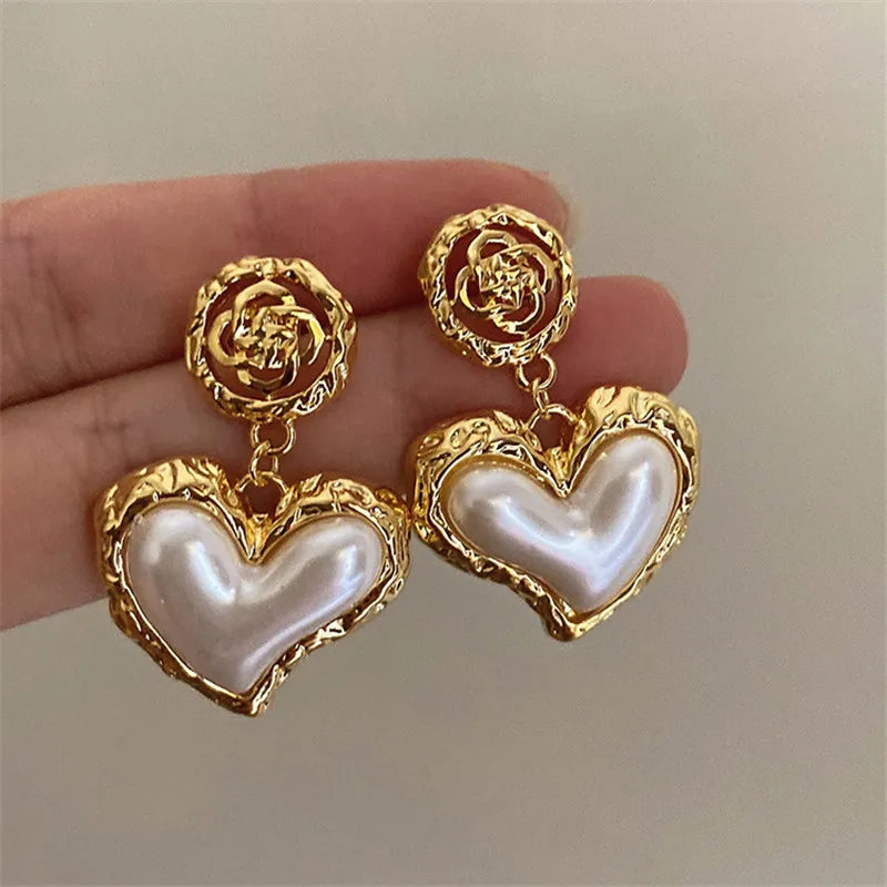 The New 2022 Flower Heart Earrings French Retro Fashion Luxury  Accessories Women Jewelry Wedding Part
