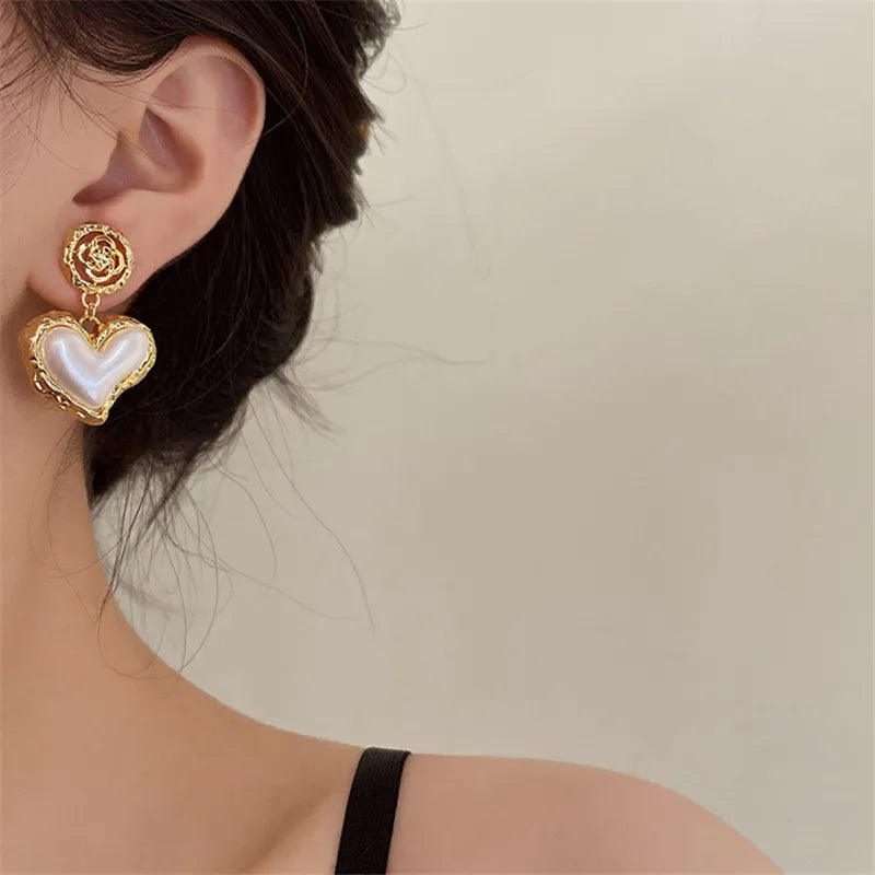 The New 2022 Flower Heart Earrings French Retro Fashion Luxury  Accessories Women Jewelry Wedding Part
