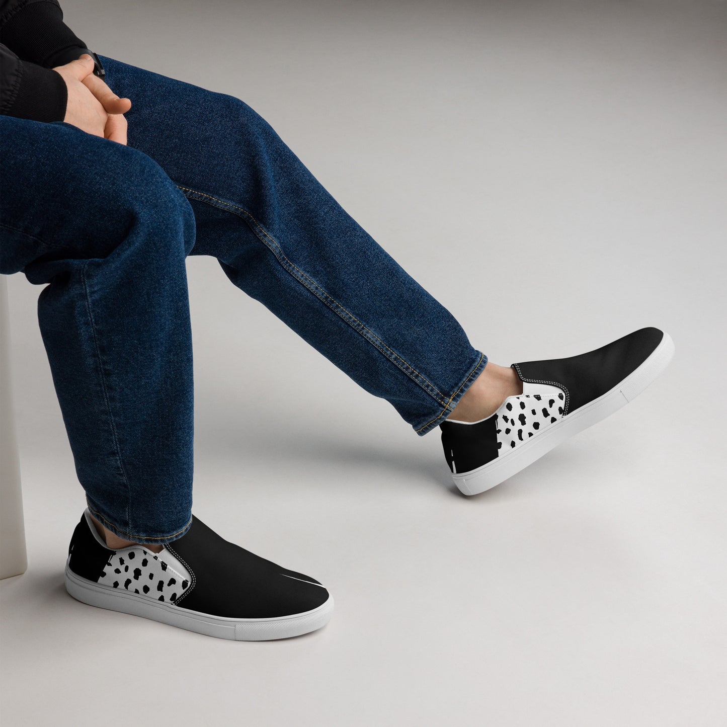 BOLD AS A LION- Men’s slip-on canvas shoes